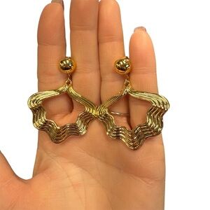 Avon “dramatic texture” Goldtone clip Earrings NIB 1991 vintage